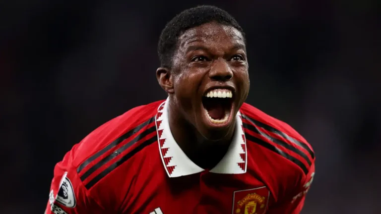 "Manchester United's Tyrell Malacia Joins PSV Eindhoven on Loan for the 2024/25 Season"