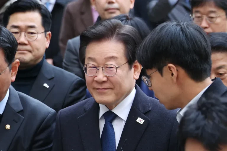 2024-11-25T051945Z_858475998_RC25CBA78ZBQ_RTRMADP_3_SOUTHKOREA-POLITICS-1733236392