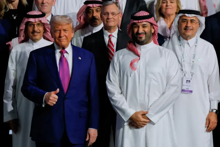 2025-05-13T153220Z_476396462_RC23HEAG0ZNK_RTRMADP_3_USA-TRUMP-GULF-SAUDI-1747153578