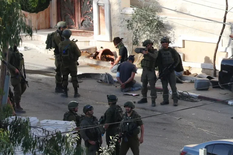 AA-20250712-38543989-38543976-ISRAELI_ARMY_DETAINS_3_PALESTINIANS_DURING_A_RAID_IN_HALHUL_TOWN-1752729928