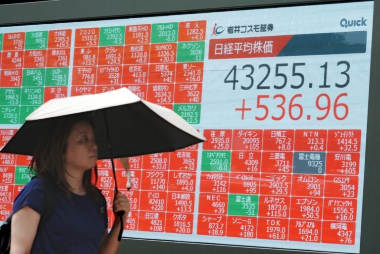 JAPAN-ECONOMY-STOCKS