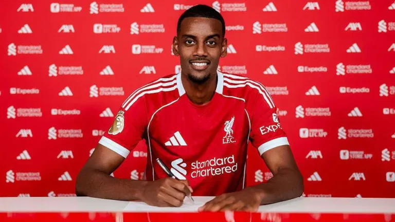 Alexander-Isak-signing-for-Liverpool