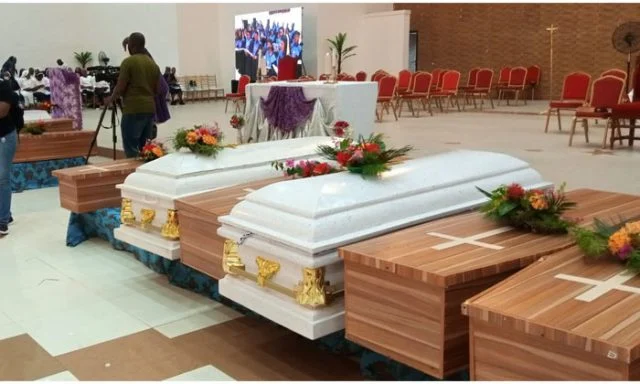 Owo-church-attack-victims-burial1-640x384